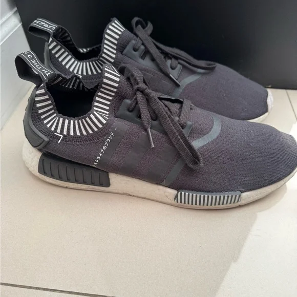ADIDAS NMD JAPAN SIZE 13 great condition Adidas Mens NMD R1 Primeknit Japan Sneakers Triple Black  main image 2